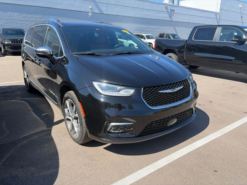 Used 2024 Chrysler Pacifica Pinnacle Minivan/Van