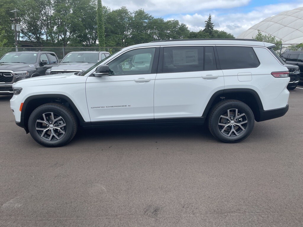 2025 Jeep Grand Cherokee Limited photo 3
