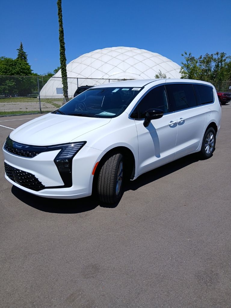 2027 Chrysler Pacifica Select AWD's photo