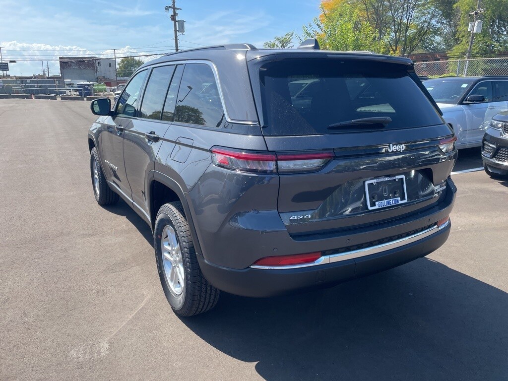 2025 Jeep Grand Cherokee Laredo photo 4