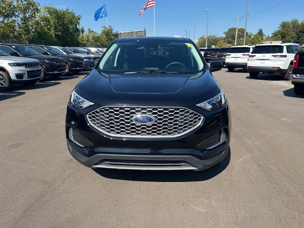 2023 Ford Edge SEL photo 2