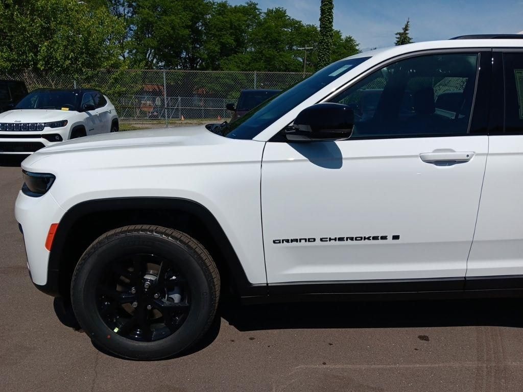 Used 2026 Jeep Grand Cherokee Altitude SUV