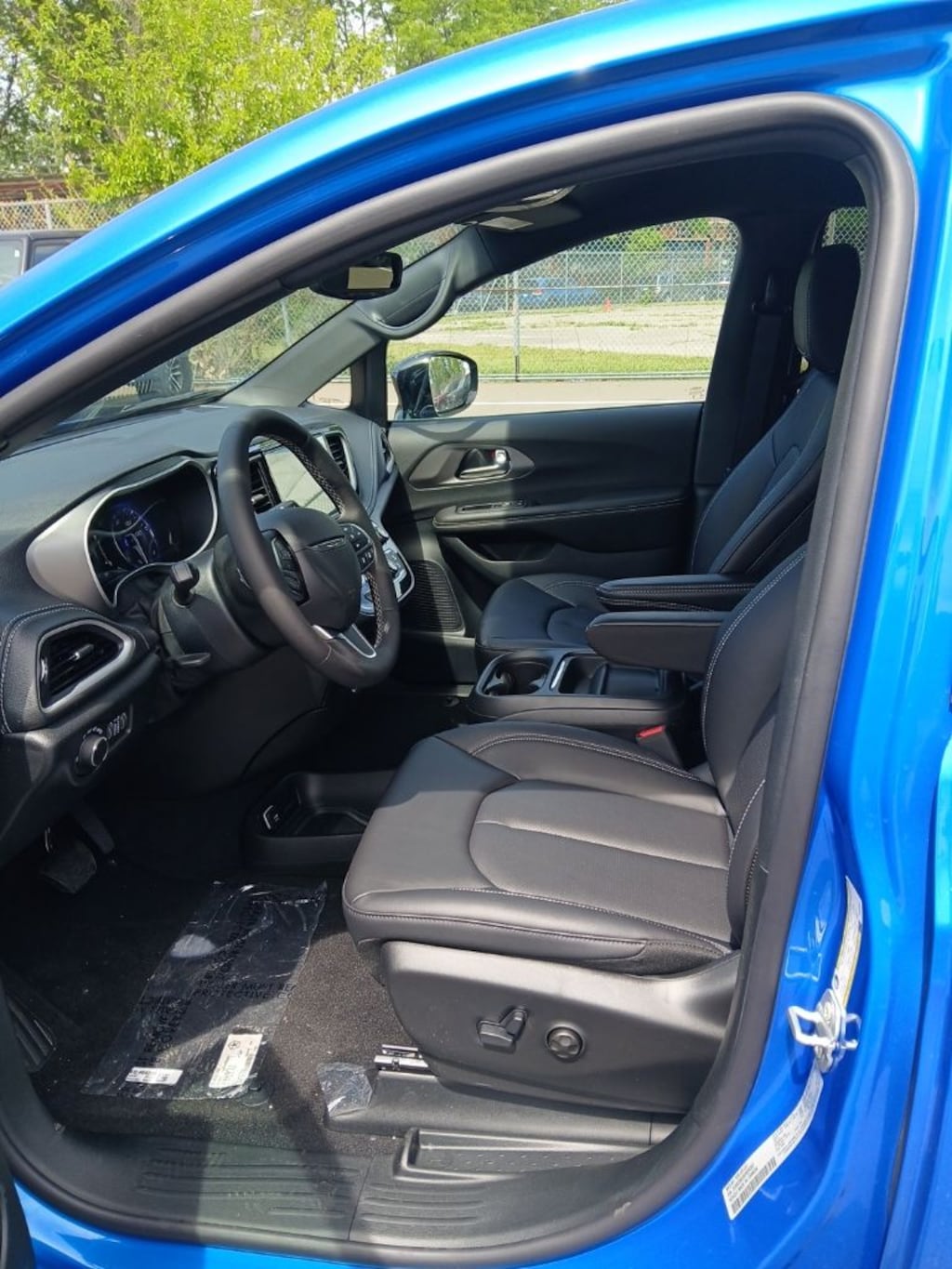 New 2027 Chrysler Pacifica SELECT AWD Passenger Van