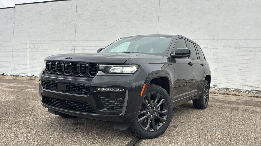 2026 Jeep Grand Cherokee Limited Reserve 4x4's photo