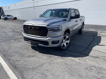 2025 Ram 1500 TRADESMAN CREW CAB 4X4 5'7 BOX Pickup