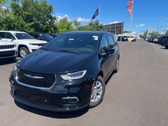 2026 Chrysler Pacifica SELECT Passenger Van