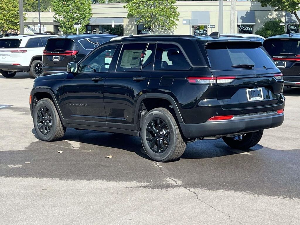 New 2026 Jeep Grand Cherokee LAREDO ALTITUDE 4X4 Sport Utility