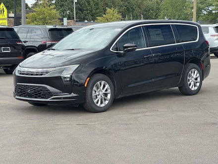 2027 Chrysler Pacifica SELECT AWD Passenger Van