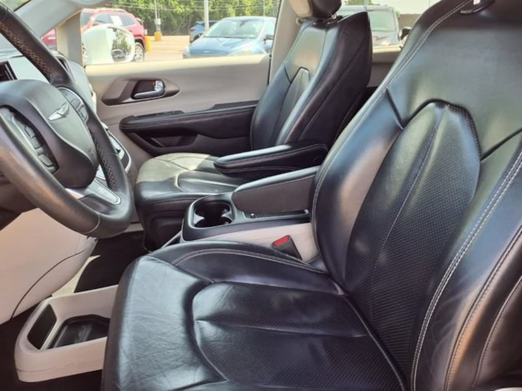 Used 2022 Chrysler Pacifica Touring L Van Passenger Van