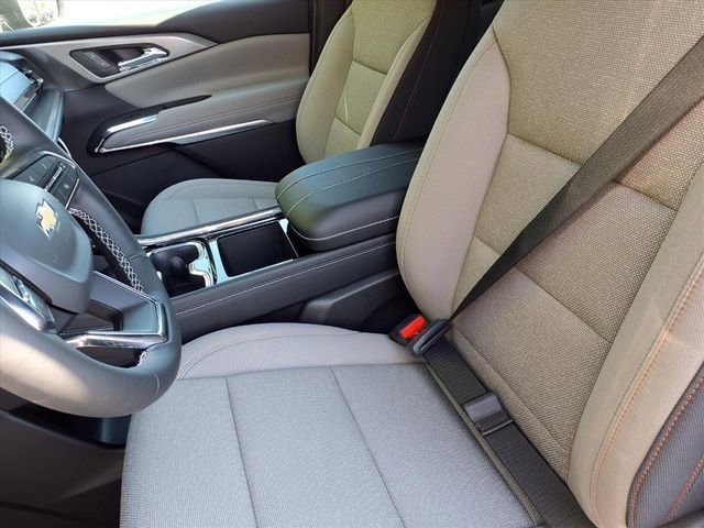 2026 Chevrolet Traverse photo 2