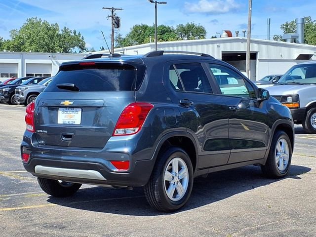 2022 Chevrolet Trax LT photo 2