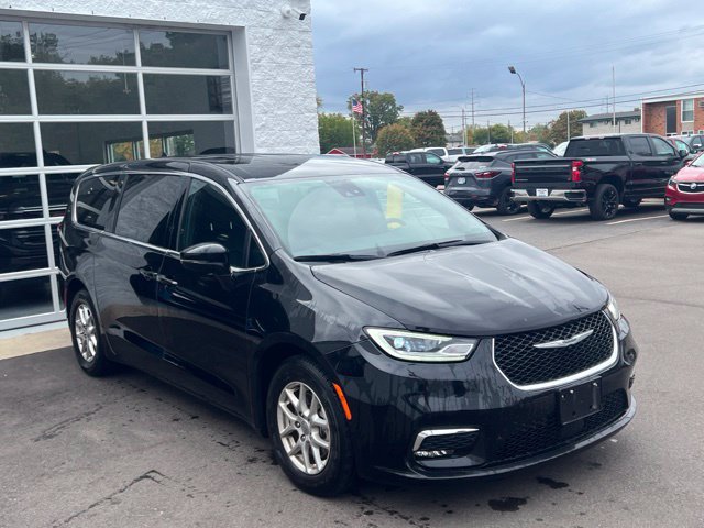 Used 2025 Chrysler Pacifica Select Van Passenger Van