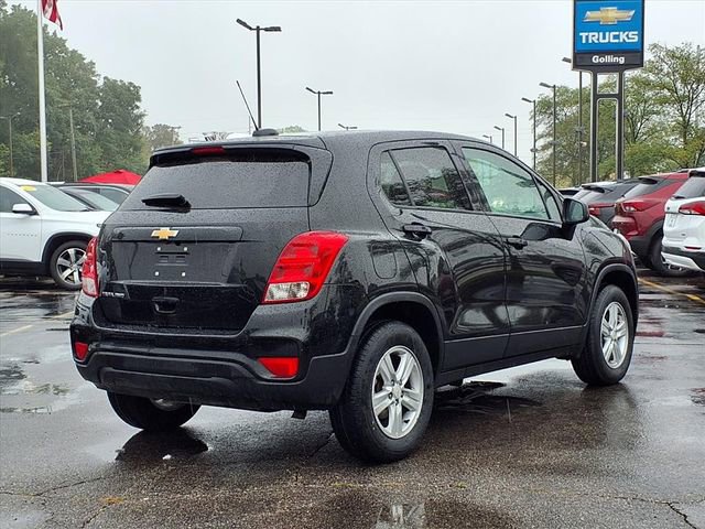 2022 Chevrolet Trax LS photo 2