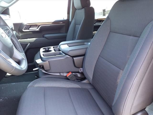 2025 Chevrolet Silverado 1500 LT photo 3
