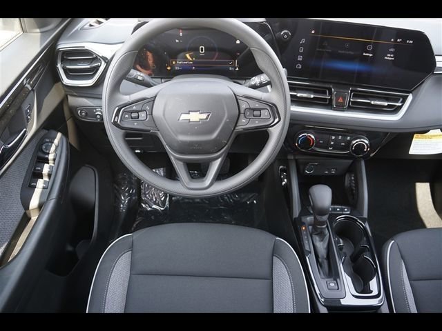 2026 Chevrolet Trailblazer LT photo 2