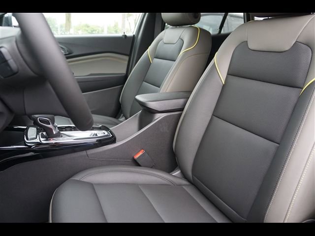 2025 Chevrolet Trax ACTIV photo 2