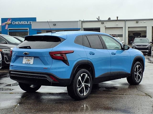 2024 Chevrolet Trax photo 2