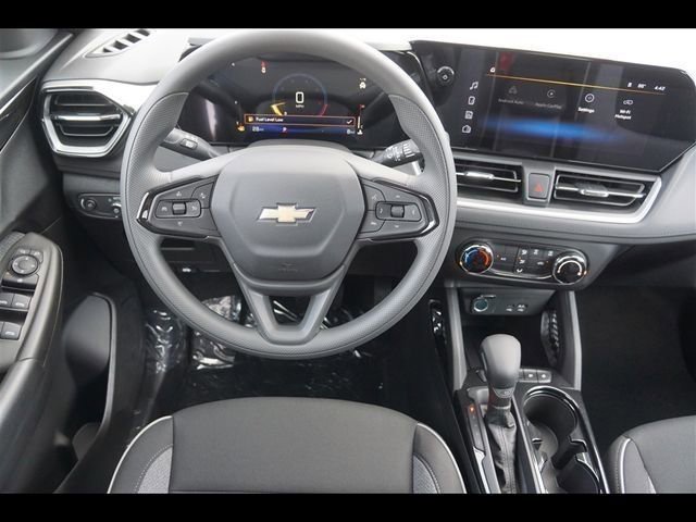 2026 Chevrolet Trailblazer LS photo 2