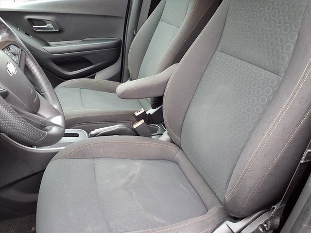 2022 Chevrolet Trax LS photo 3