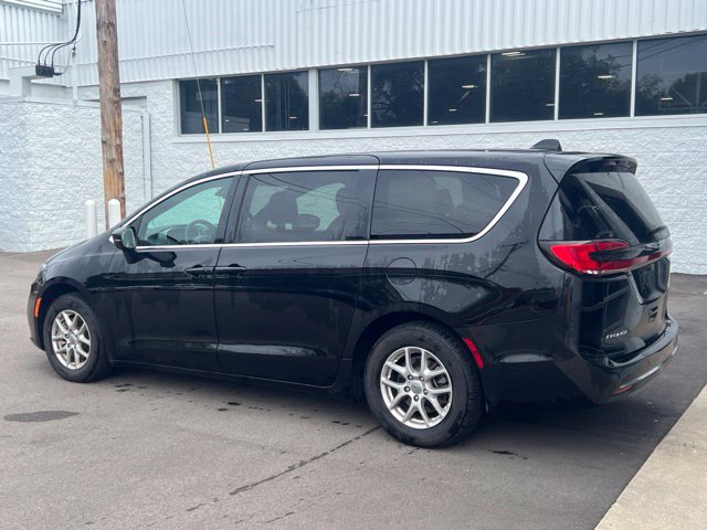 Used 2025 Chrysler Pacifica Select Van Passenger Van
