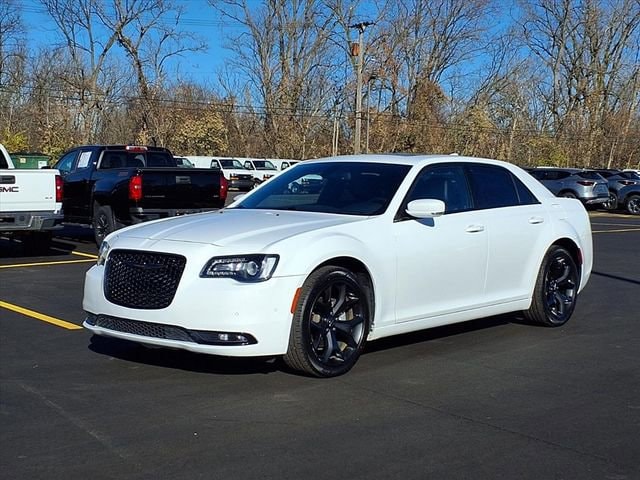 2022 Chrysler 300 S's photo