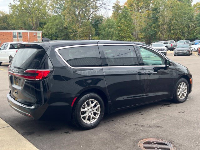 Used 2025 Chrysler Pacifica Select Van Passenger Van