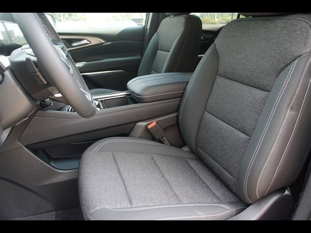 2026 Chevrolet Traverse photo 2