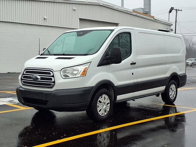 2016 Ford Transit Base's photo