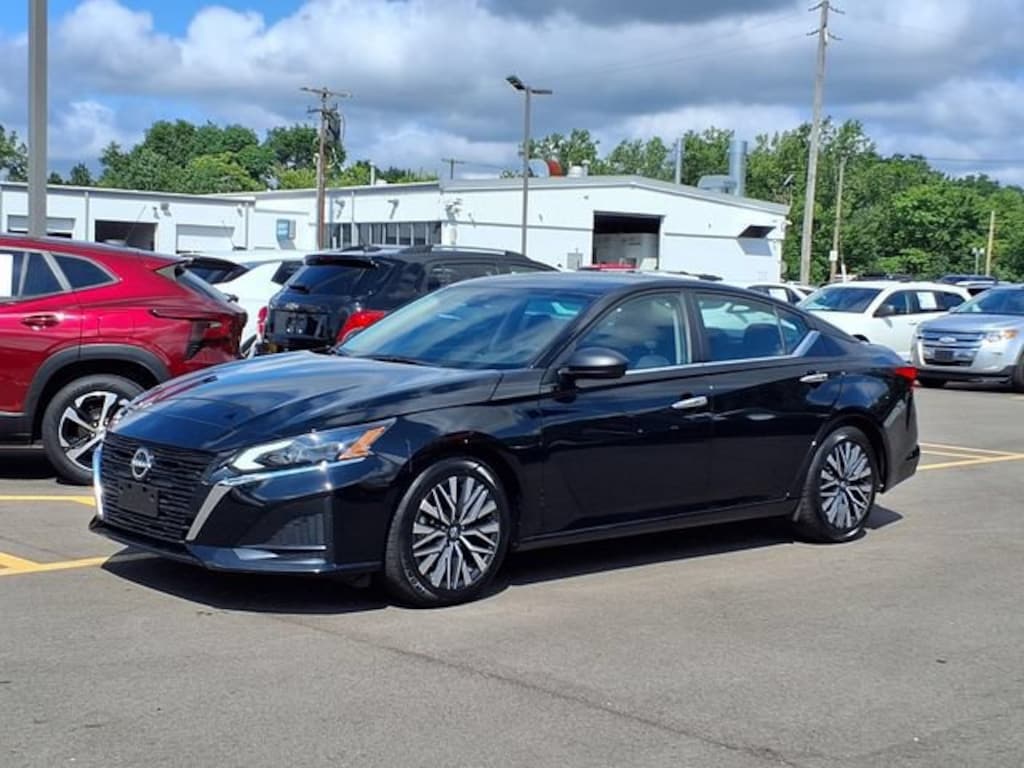 Used 2024 Nissan Altima 2.5 SV Sedan