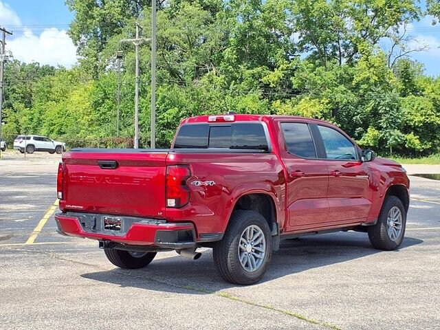 2023 Chevrolet Colorado LT photo 2