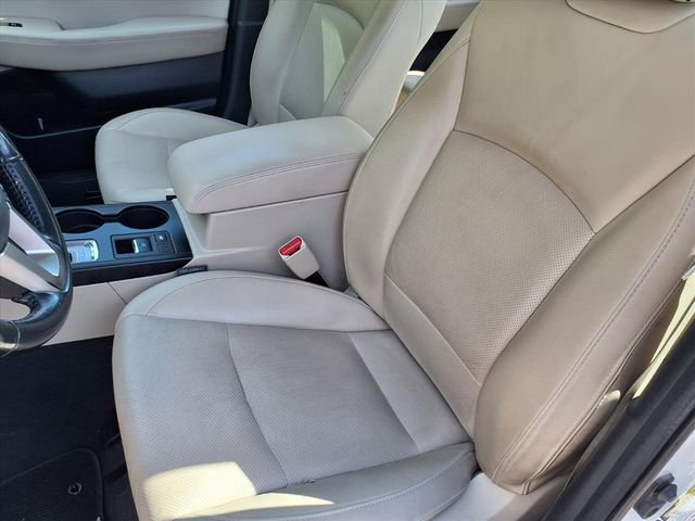 2016 Subaru Legacy 2.5i Limited photo 3