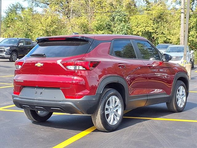 2022 Chevrolet Trailblazer LS photo 2