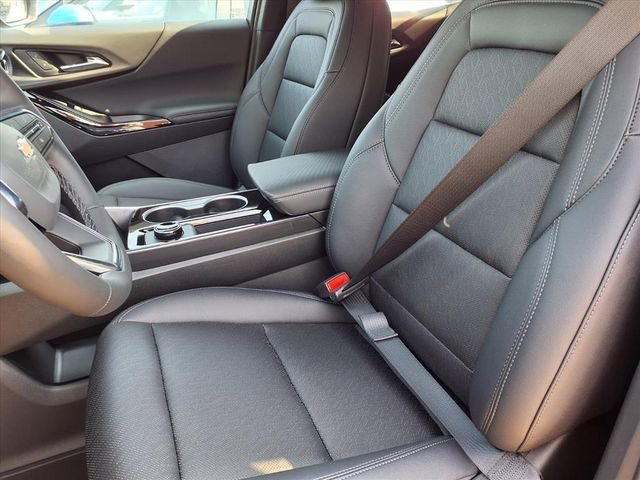 2026 Chevrolet Equinox LT photo 2