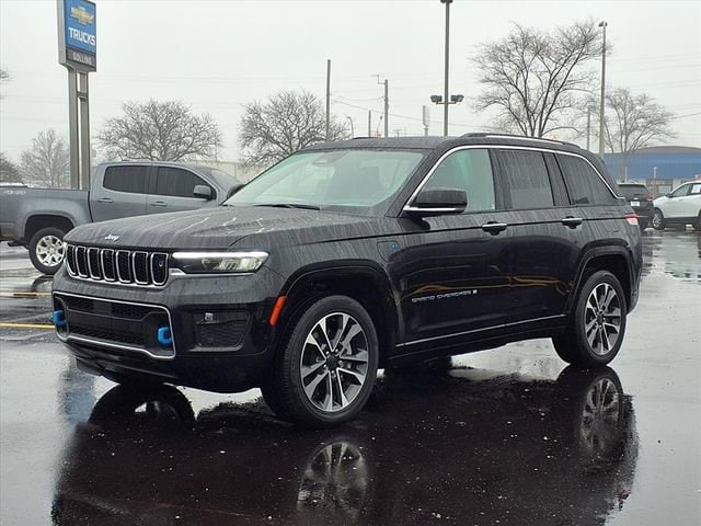 2022 Jeep Grand Cherokee Overland 4xe's photo