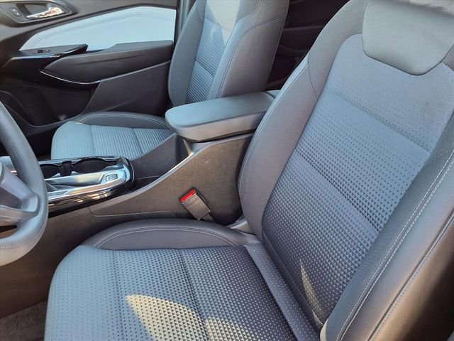 2025 Chevrolet Trax LT photo 3