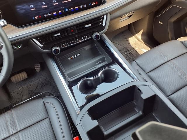2026 Chevrolet Suburban High Country - Photo 13