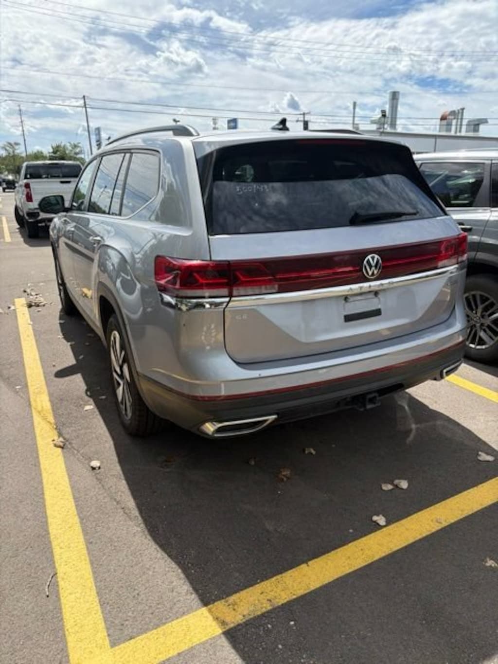 Used 2025 Volkswagen Atlas 2.0T SE w/Technology SUV