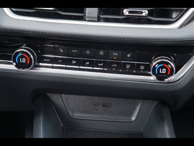 2027 Chevrolet Equinox LT - Photo 10