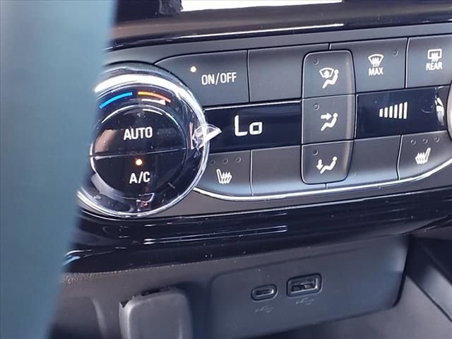 2025 Chevrolet Trax LT photo 4