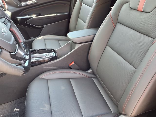 2025 Chevrolet Trax photo 3