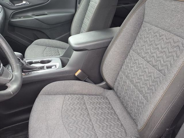 2024 Chevrolet Equinox LT photo 2