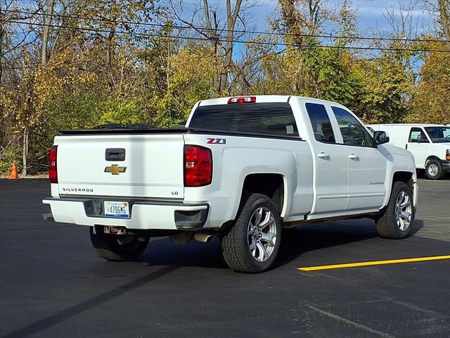 2019 Chevrolet Silverado LT photo 2