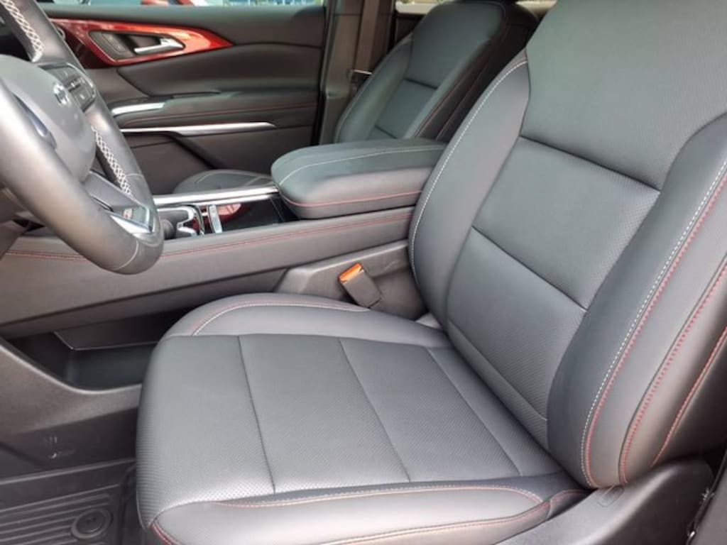 Used 2025 Chevrolet Traverse Z71 SUV