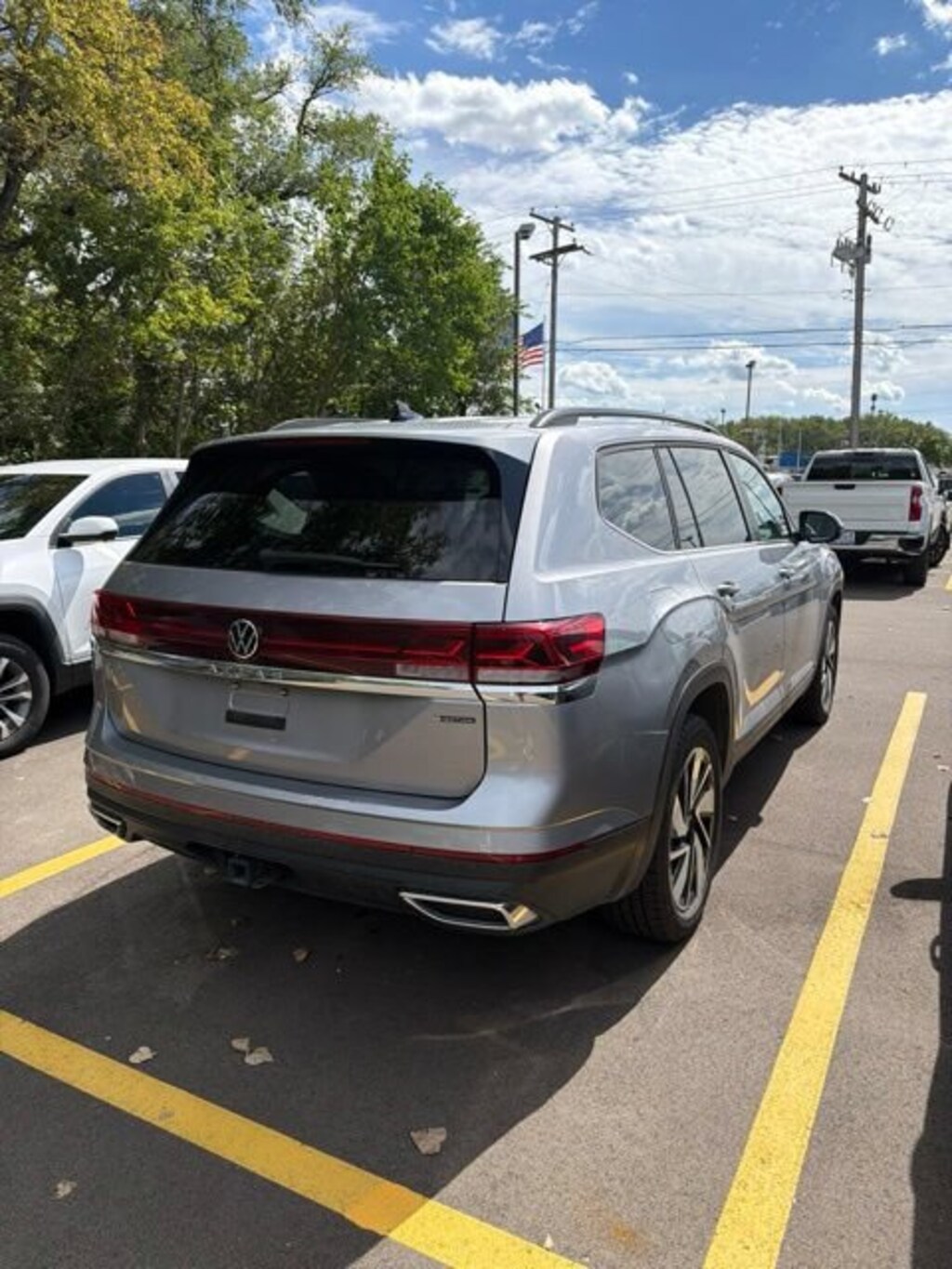 Used 2025 Volkswagen Atlas 2.0T SE w/Technology SUV