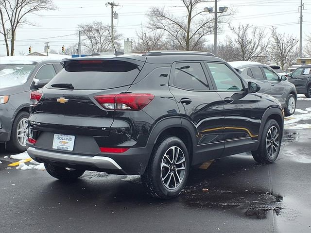 2025 Chevrolet Trailblazer LT photo 2