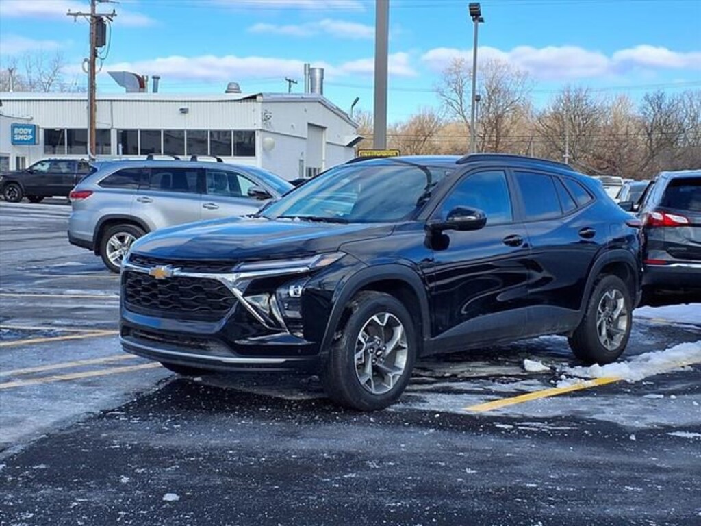 Used 2024 Chevrolet Trax LT SUV