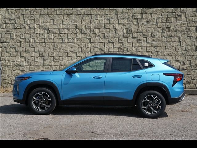 2025 Chevrolet Trax LT photo 2