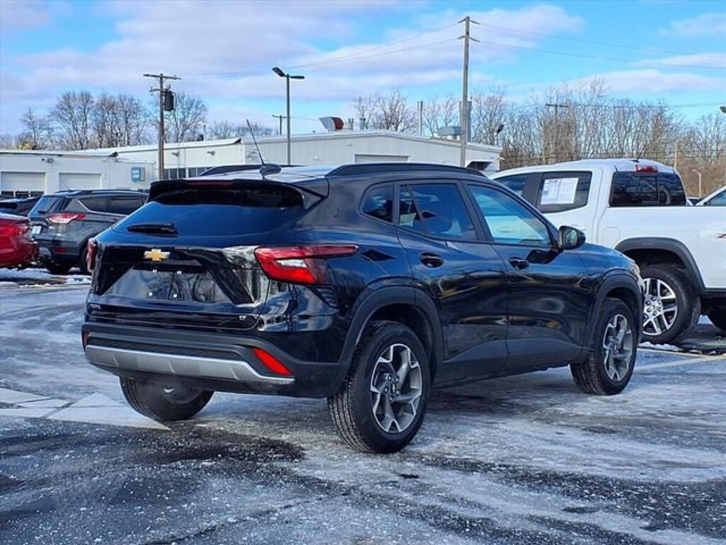 Used 2024 Chevrolet Trax LT SUV