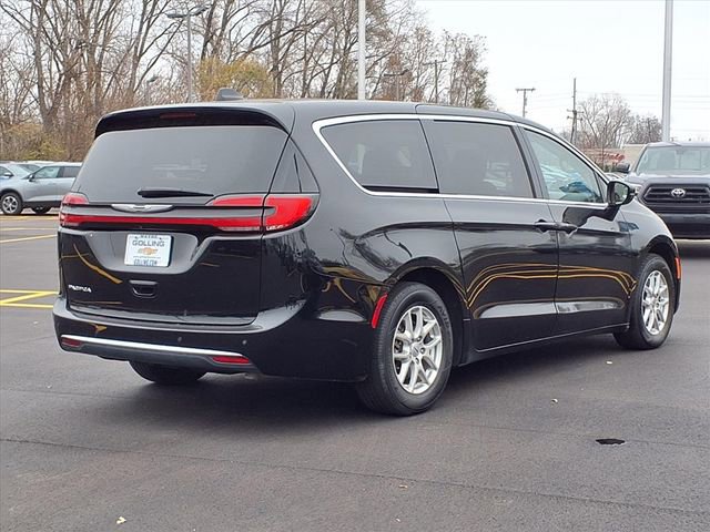 2024 Chrysler Pacifica Touring L photo 2