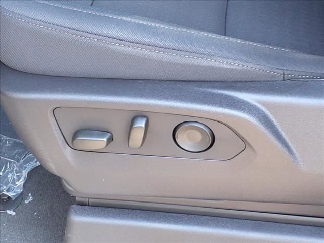 2025 Chevrolet Silverado 1500 LT photo 4